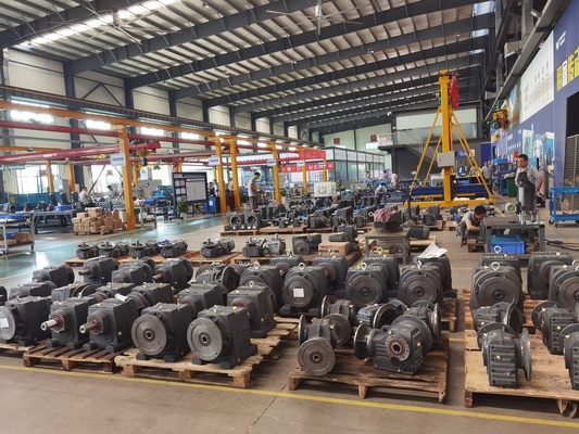 Hộp số xoắn ốc sê-ri R với bánh răng hộp số động cơ mặt bích IEC AM B5